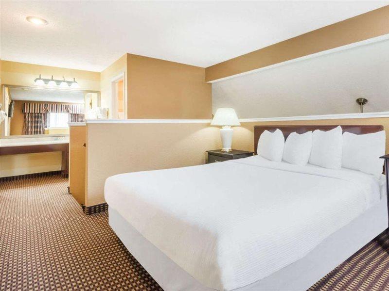 Hawthorn Extended Stay By Wyndham Columbus Exterior photo