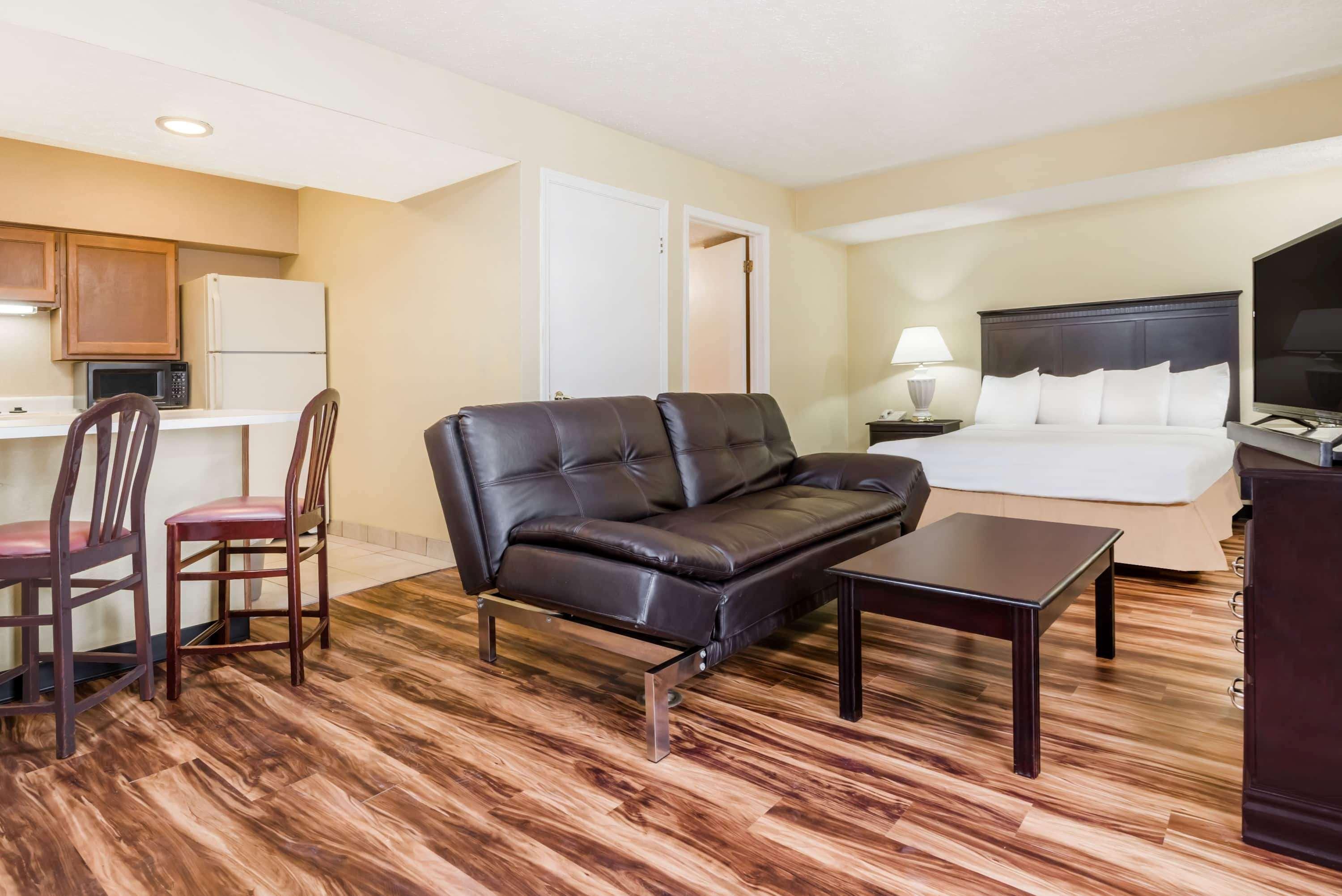 Hawthorn Extended Stay By Wyndham Columbus Exterior photo
